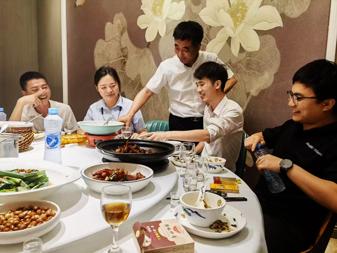 白酒夜飲，前程似錦